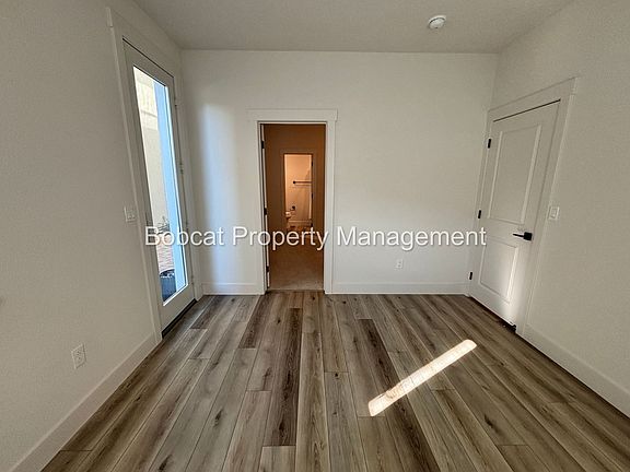 5th image of 1128 Grove St