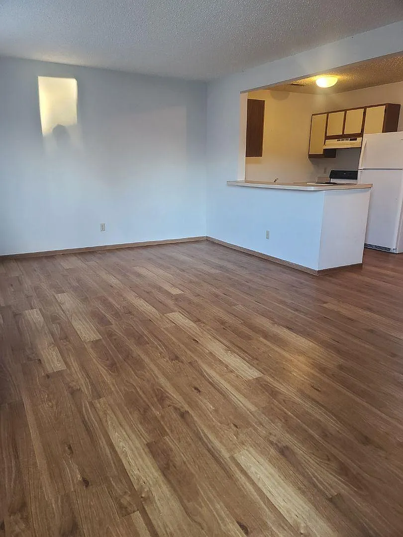 Oak Knoll Apartments — Photo 2