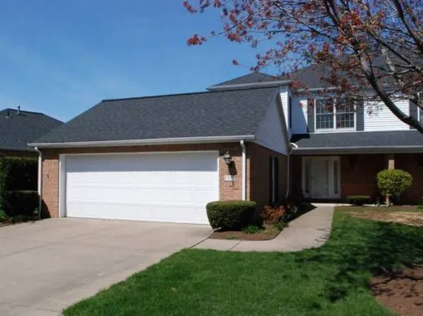 1335 S Shore Dr, Erie, PA 16505