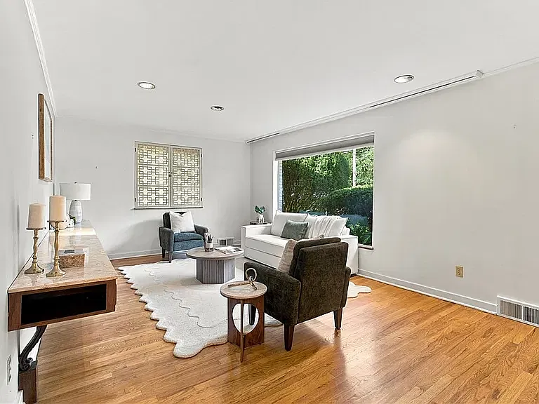 3 bed, $3,600 — Photo 1