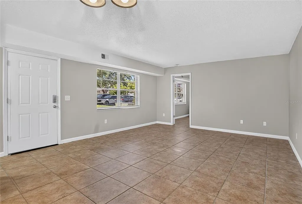 2 bed, 2.0 bath, 918 sqft, $1,795 — Photo 4
