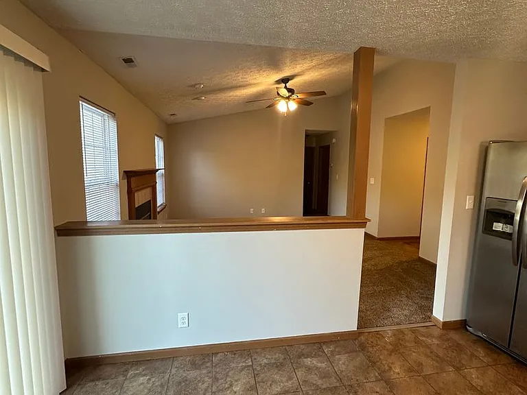 1828 Starks Cir — Photo 4