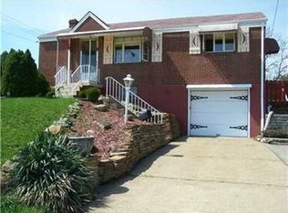 110 Lebanon Manor Dr, West Mifflin, PA
