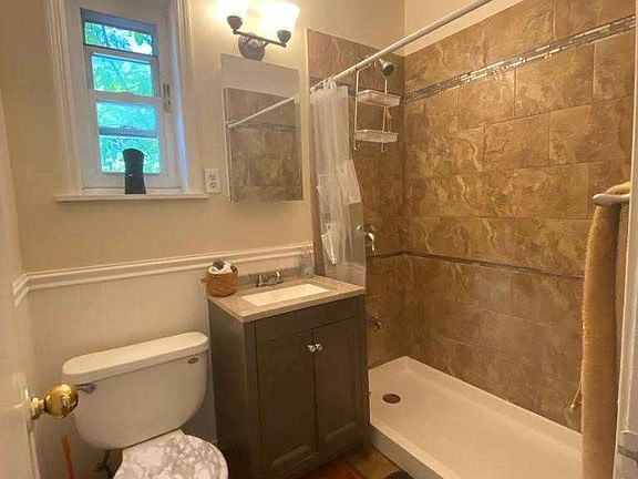 4th image of 61-15 164th St