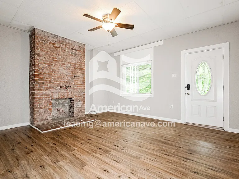 789636_003_living_room_13826279.jpg