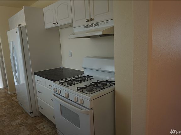 3rd image of 11106 Valley Ave E
