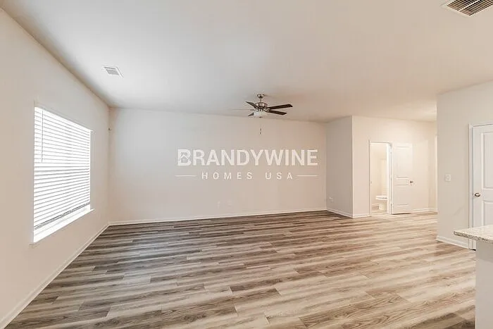4 bed, 2.5 bath, 1966 sqft, $2,400 — Photo 4