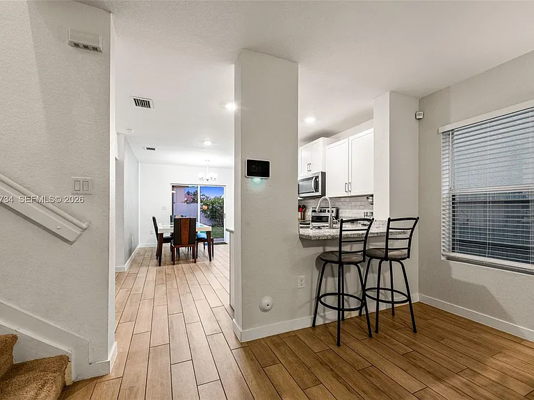525 NE 6th Pl — Photo 9