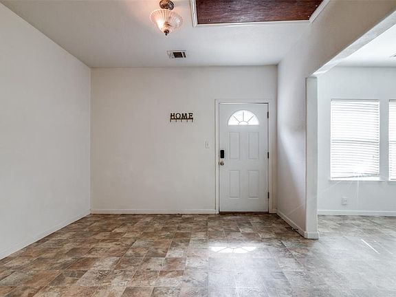 5th image of 3925 Woodleigh St APT 2