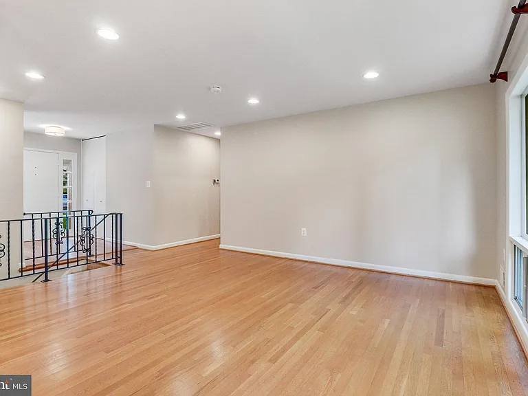 5019 Fleming Dr — Photo 7