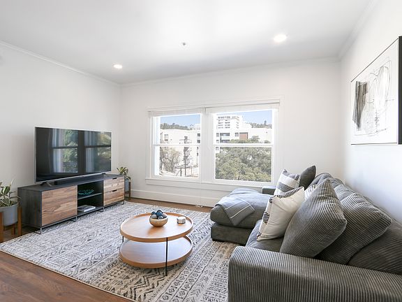 5th image of 6535 Hollywood Blvd #411