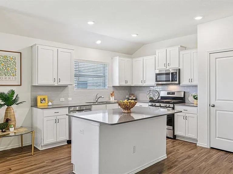 138 George Kimble Cv — Photo 11