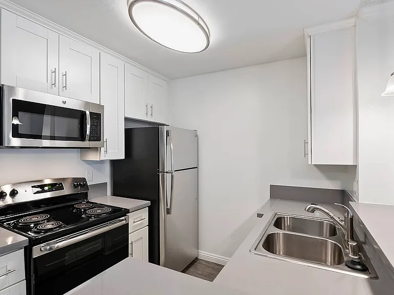 Westside Terrace Apartments — Photo 18