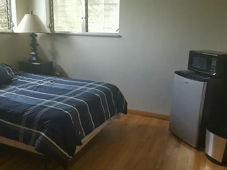 1045 Lakeview Dr — Photo 10