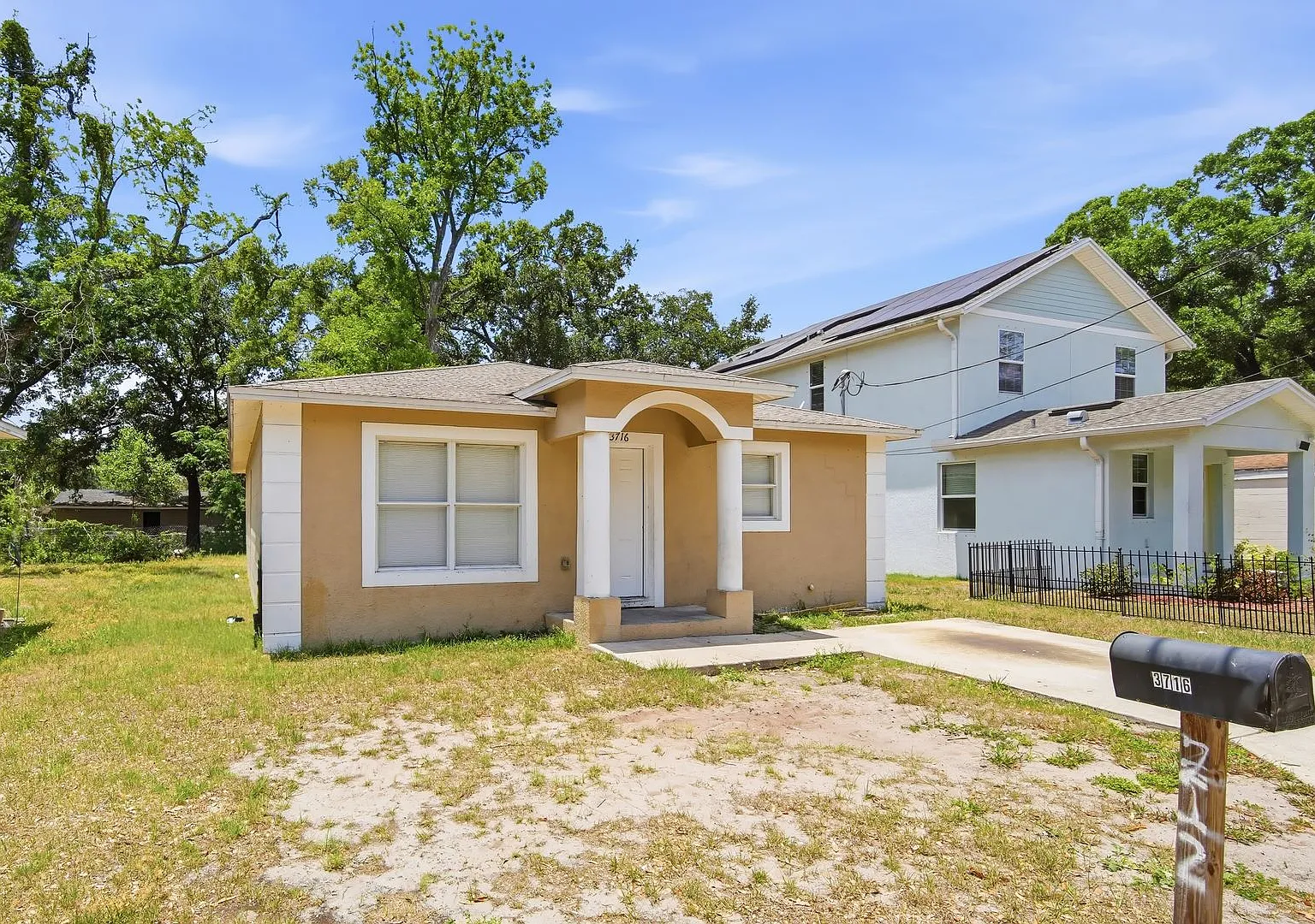 Move In Special! Charming 3 Bedroom Home. — Photo 2