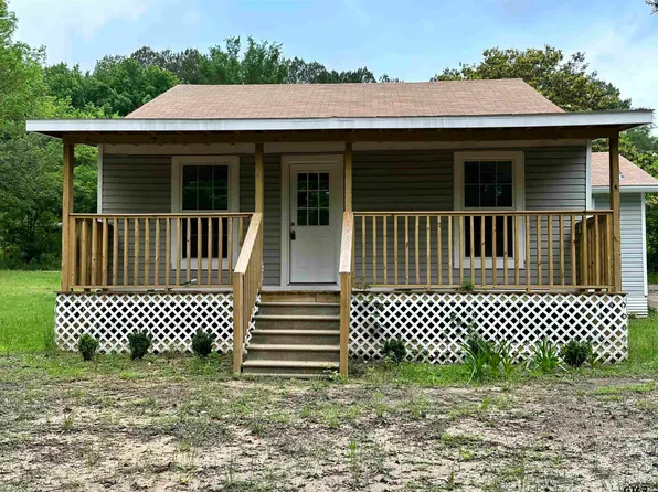 1703 Chestnut St, Gladewater, TX 75647