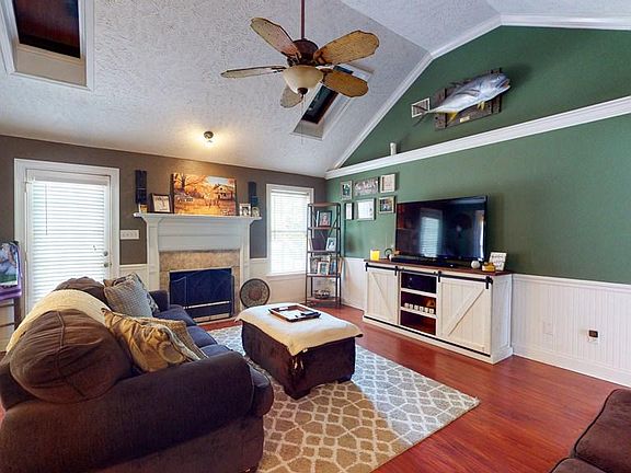 4th image of 1015 Woodberry Dr