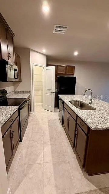 4 bed, 2.0 bath, 1722 sqft, $2,200 — Photo 4