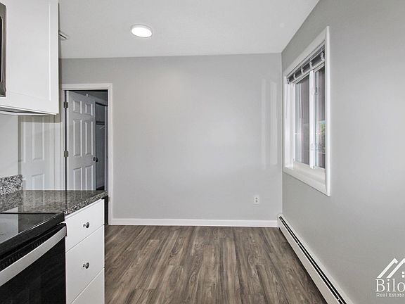 2nd image of 301 Oaklawn Ave #301