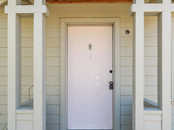 2nd image of 565 Redwood Avenue