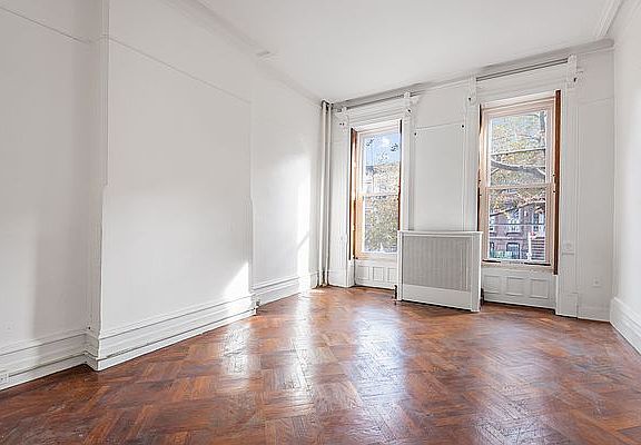 5th image of 397 Jefferson Ave APT 1