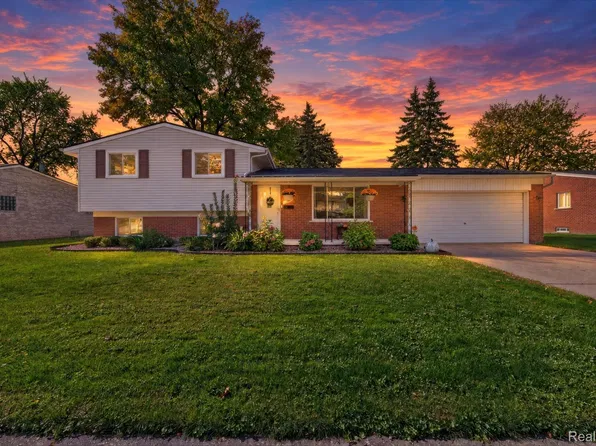 16505 Country Club Dr, Livonia, MI 48154
