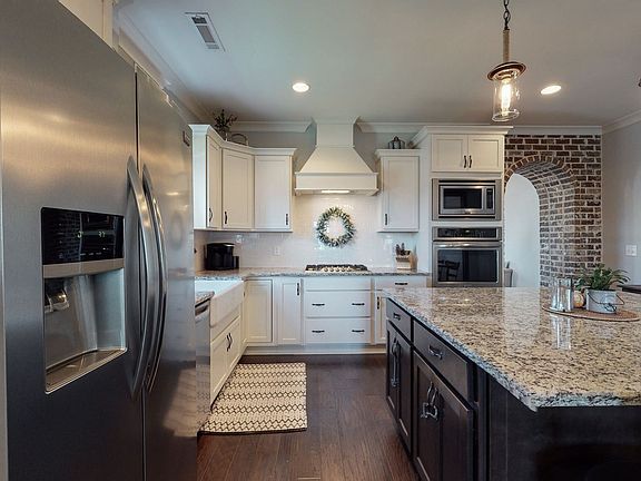 5th image of 632 Sire Ave