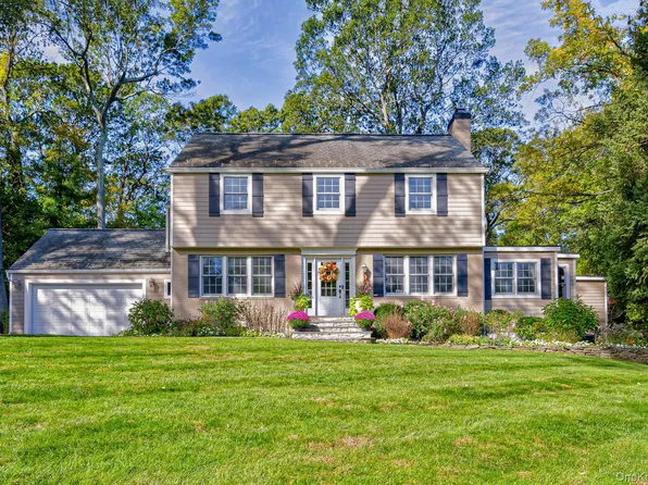 9 Monfort Drive, Huntington, NY 11743