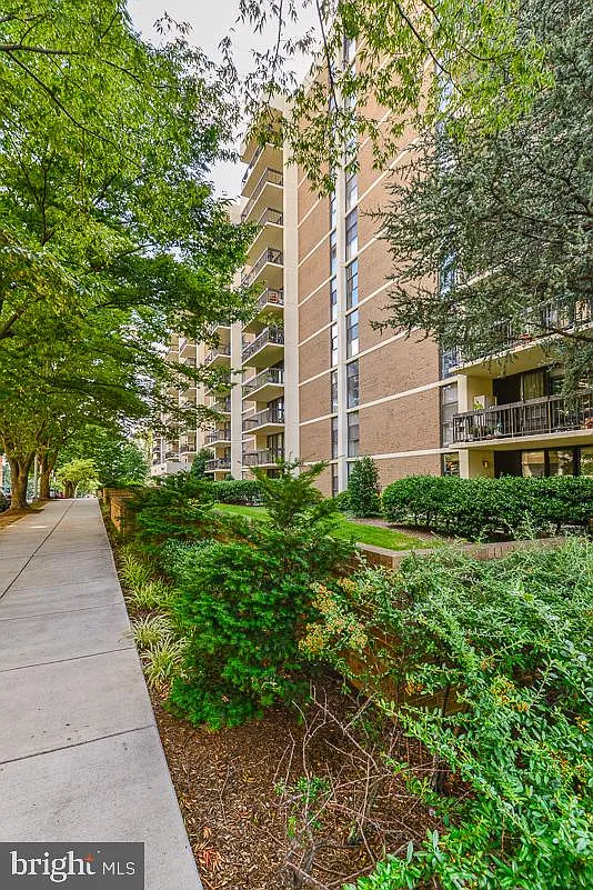 2 bed, 1300 sqft, $2,700 — Photo 1