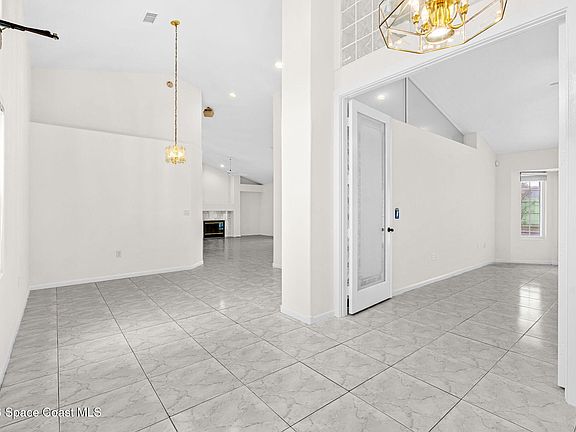 5th image of 107 Esther Dr
