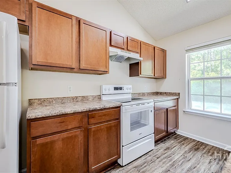 148 Willow Dr — Photo 10