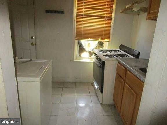 4th image of 5348 Delancey St