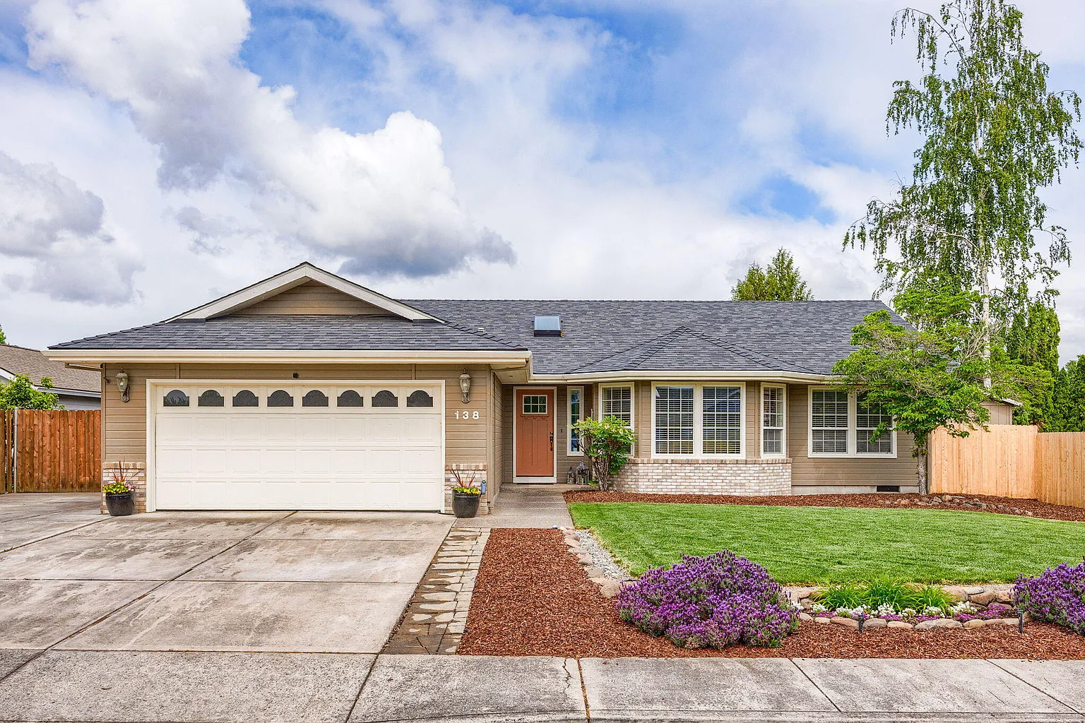 138 Tiffany Ave photo 1