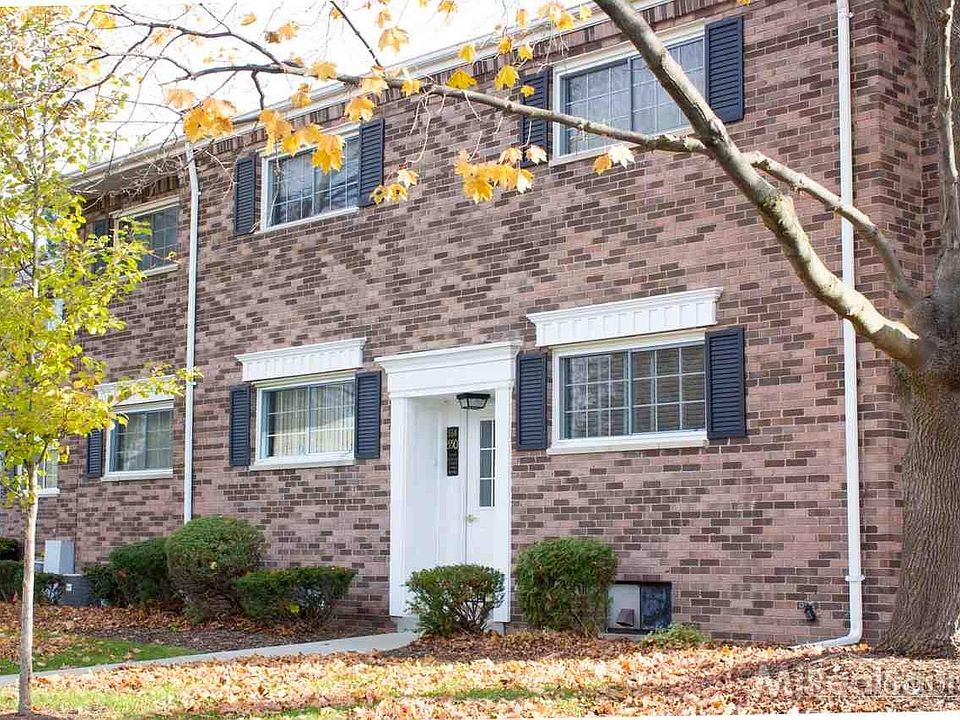 1st image of 556 E Fox Hills Dr #1