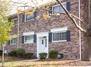 556 E Fox Hills Dr #1, Bloomfield Hills, MI 48304