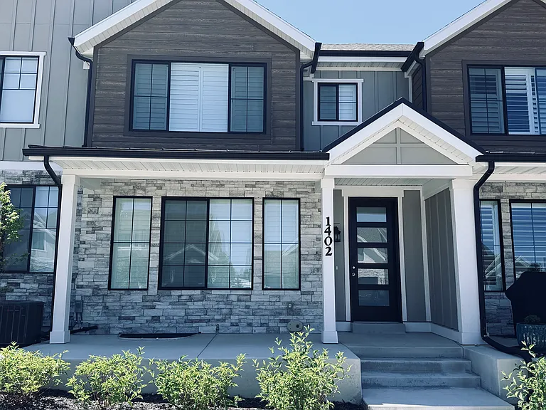 1402 E Chateau Ridge Way — Photo 1