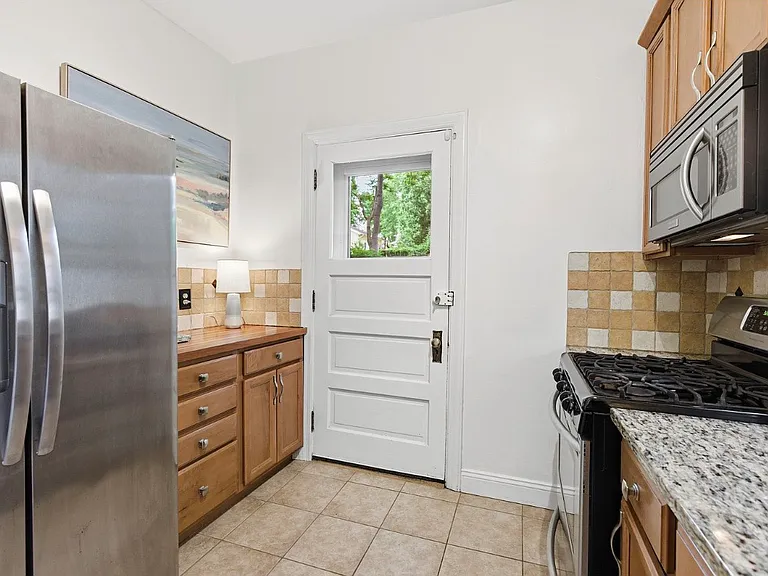 2840 Pine Grove Ave — Photo 18