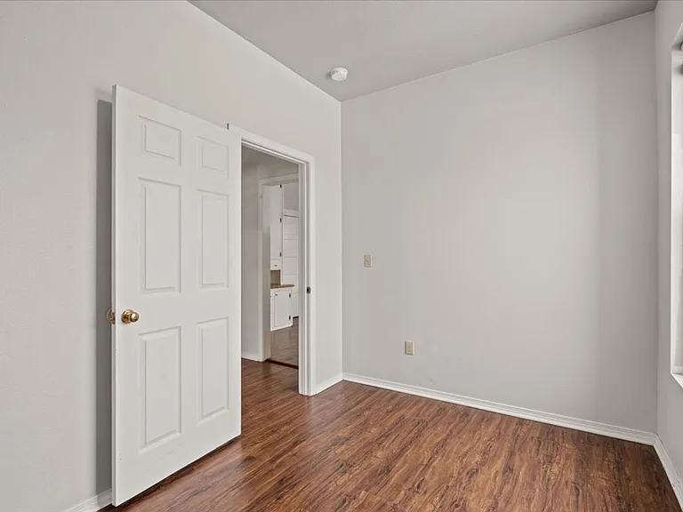 1221 N Monroe St — Photo 26