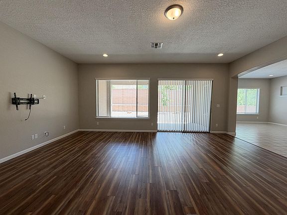 5th image of 4689 Lluvia Encantada