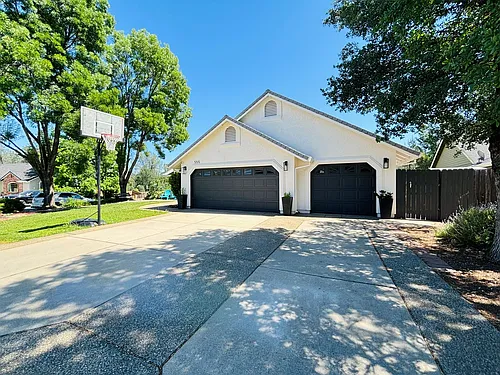 555 Reddington Dr Photo 1