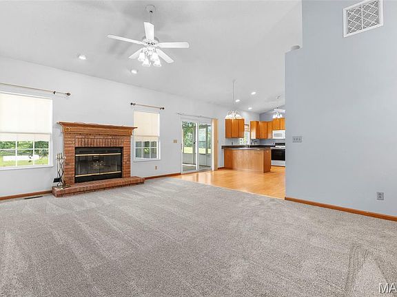 5th image of 958 Holyoke Dr