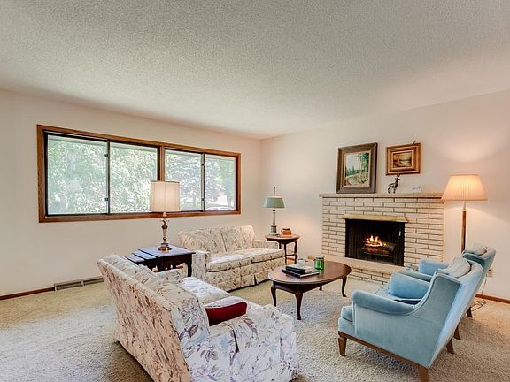3rd image of 4657 Ensign Ave N