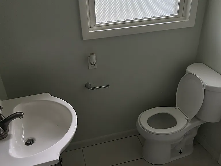 136 W Thompson Ave — Photo 3