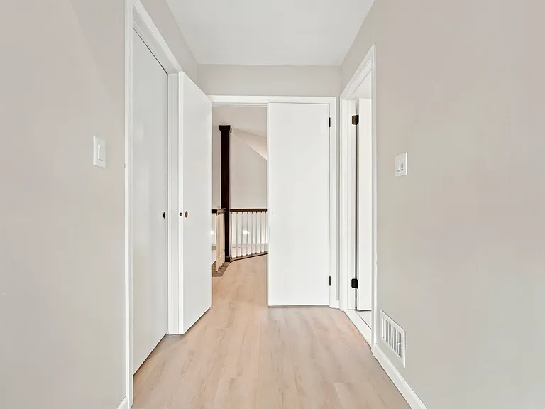 703 Porter Way W — Photo 29