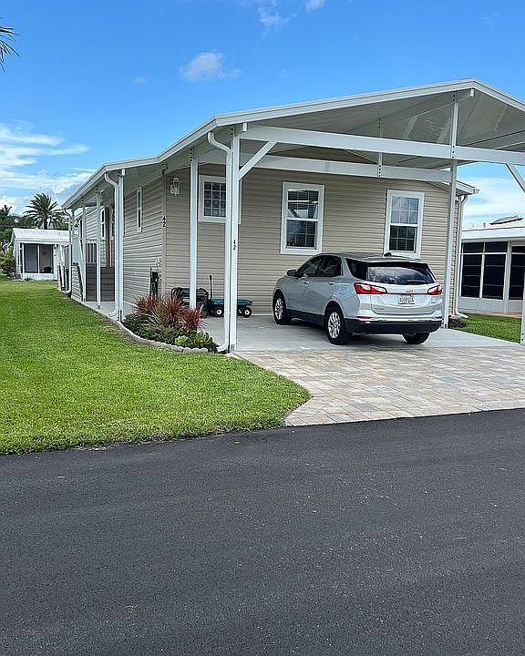1st image of 42 Amethyst Ave