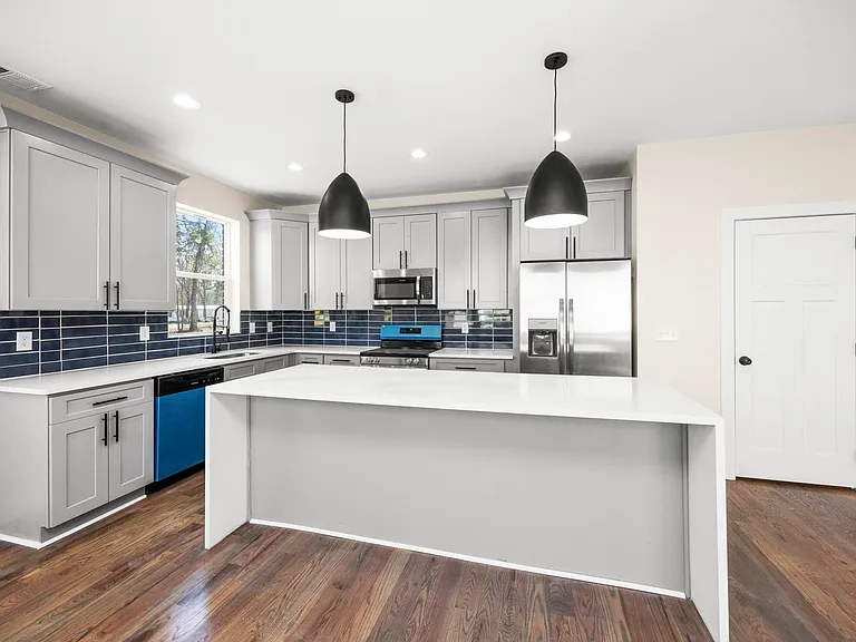 451 Sandhill Rd — Photo 1