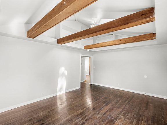 2nd image of 3113 Oakwood St