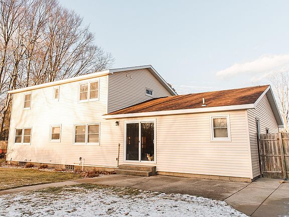 5th image of 1635 Bayview Dr