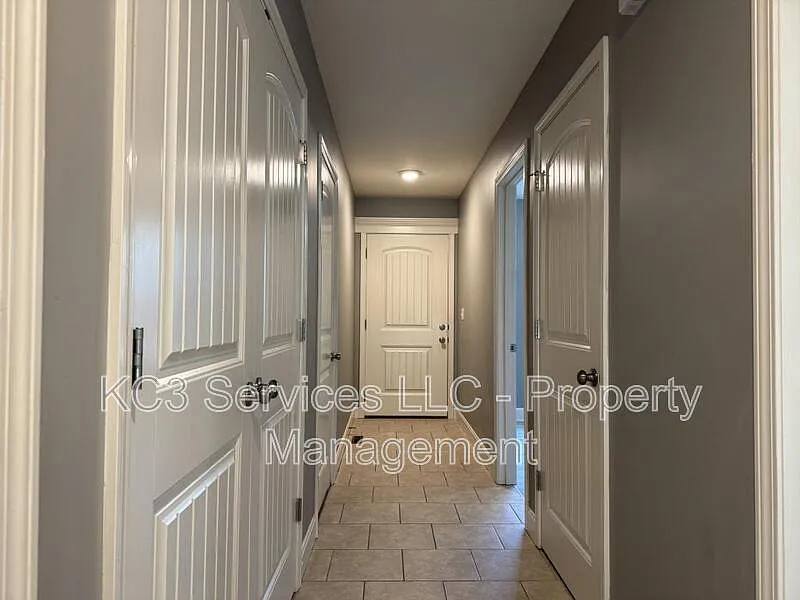 3 bed, 2.0 bath, 1248 sqft, $1,995 — Photo 2
