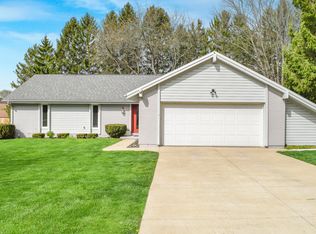 28 Rue Saint Clair Dr, Urbana, OH
